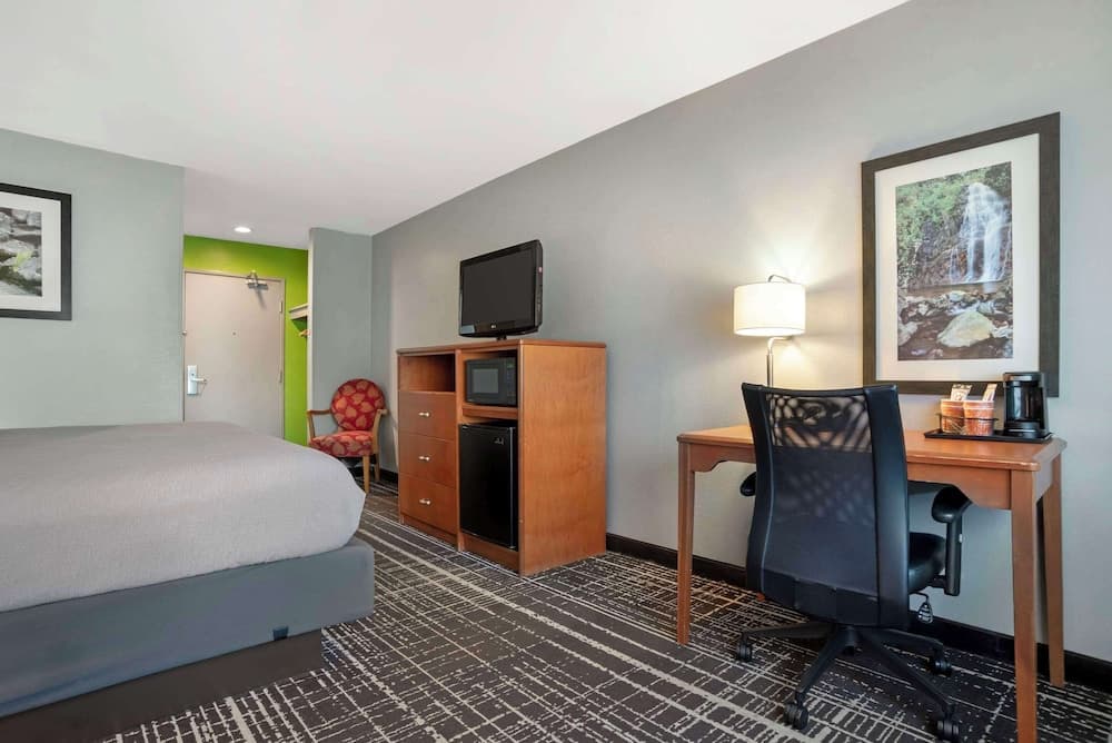 Quality Inn & Suites Birmingham - Highway 280