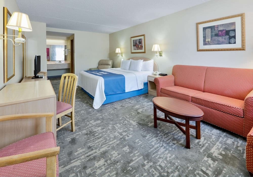 Days Inn & Suites by Wyndham Bentonville