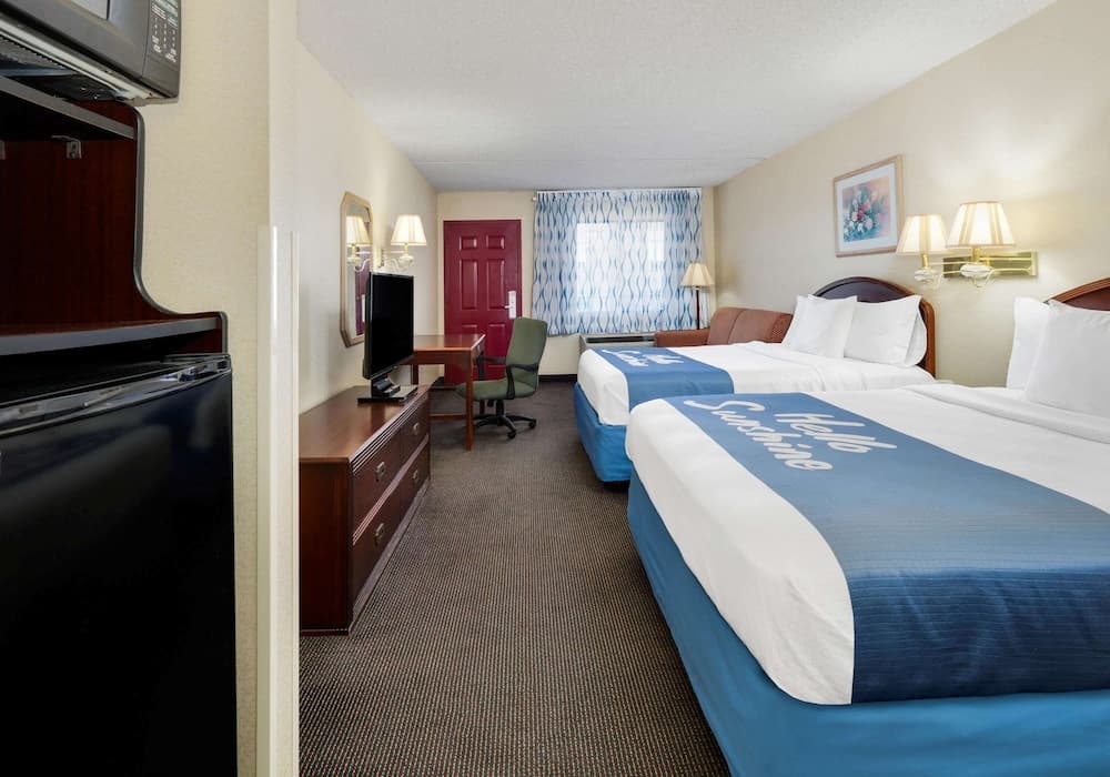 Days Inn & Suites by Wyndham Bentonville