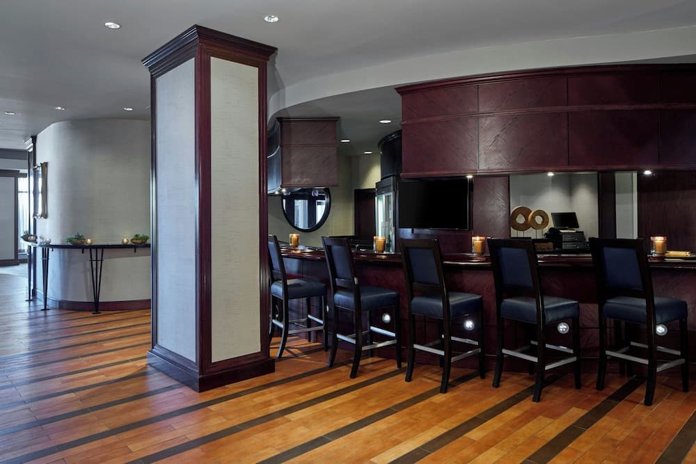 Renaissance Mobile Riverview Plaza Hotel