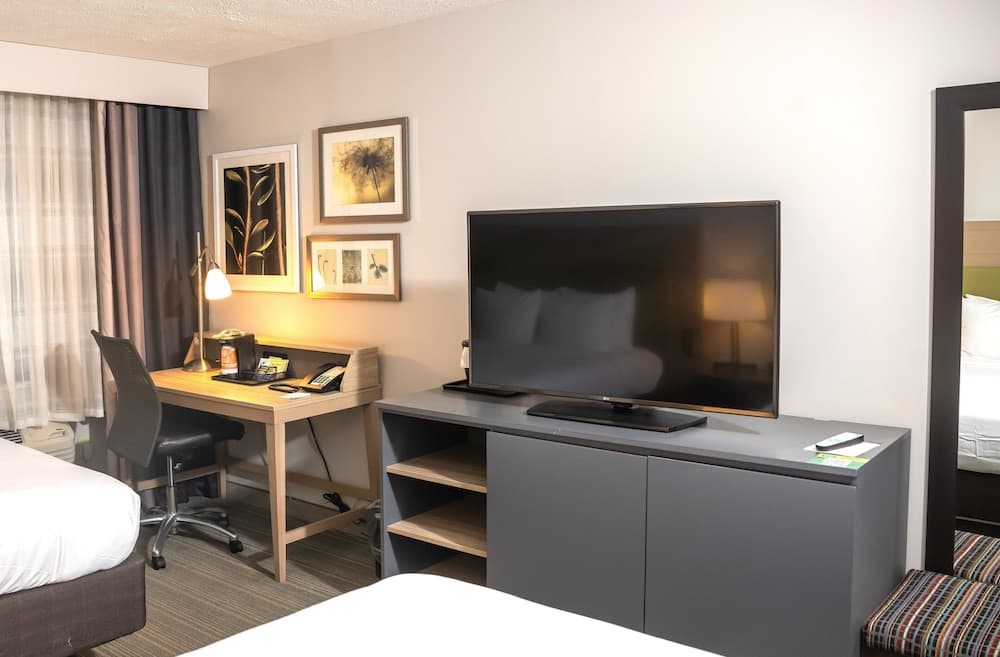 Country Inn & Suites by Radisson Erie