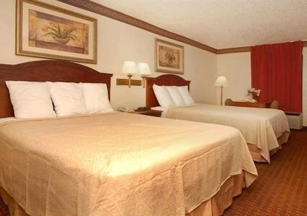 Quality Inn & Suites Clinton - Jackson West