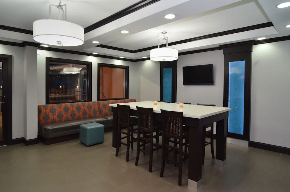 Rodeway Inn & Suites Downtown North