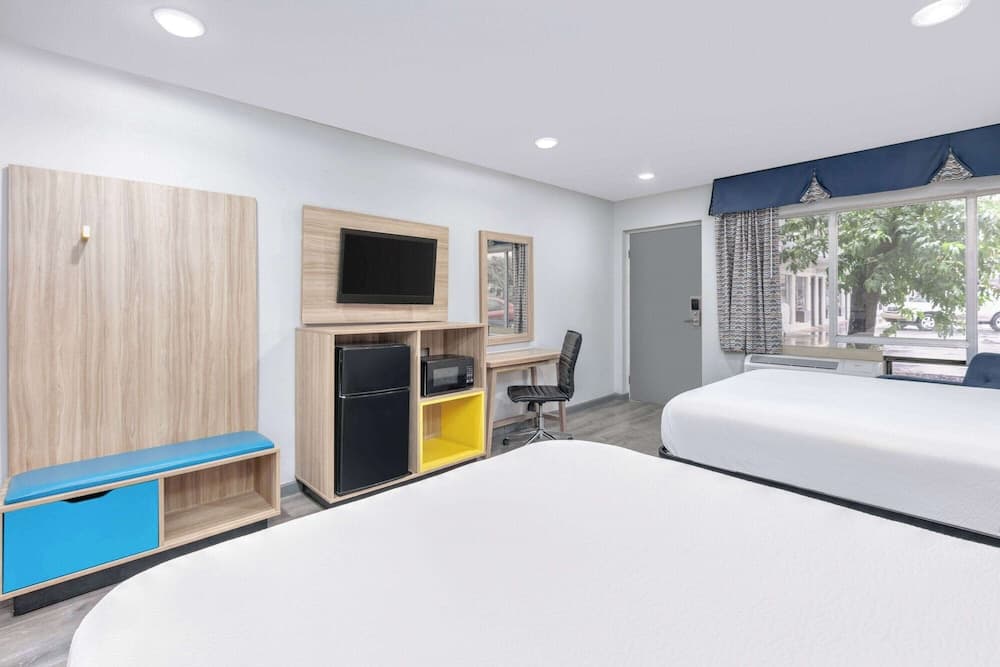 Days Inn by Wyndham South Fort Worth