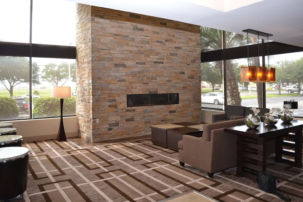 Doubletree by Hilton Houston Hobby Airport