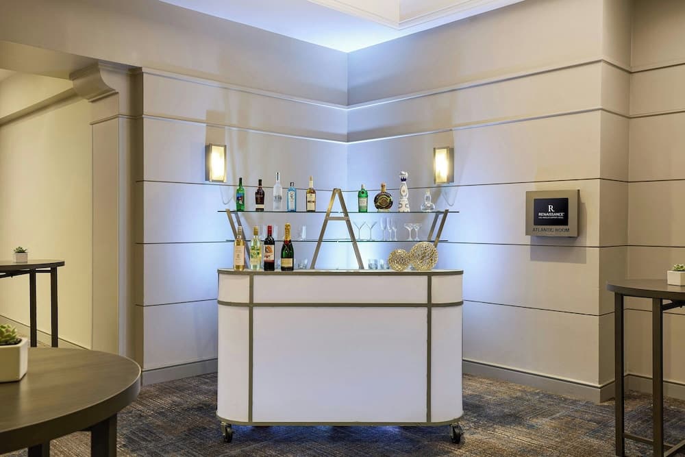 Renaissance Los Angeles Airport Hotel