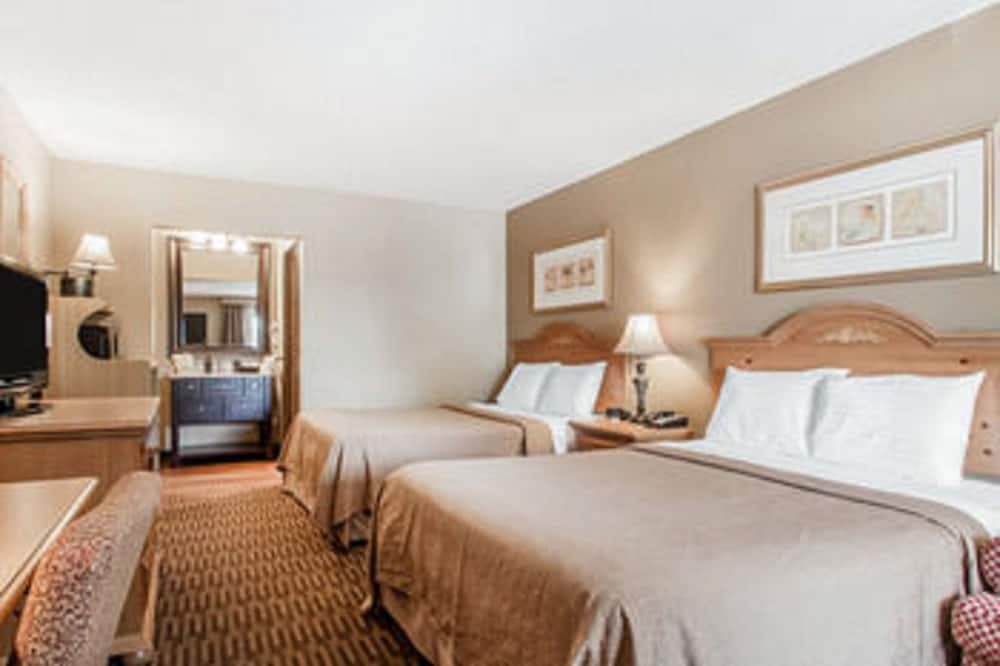 Quality Inn US65 & E. Battlefield Rd. Springfield