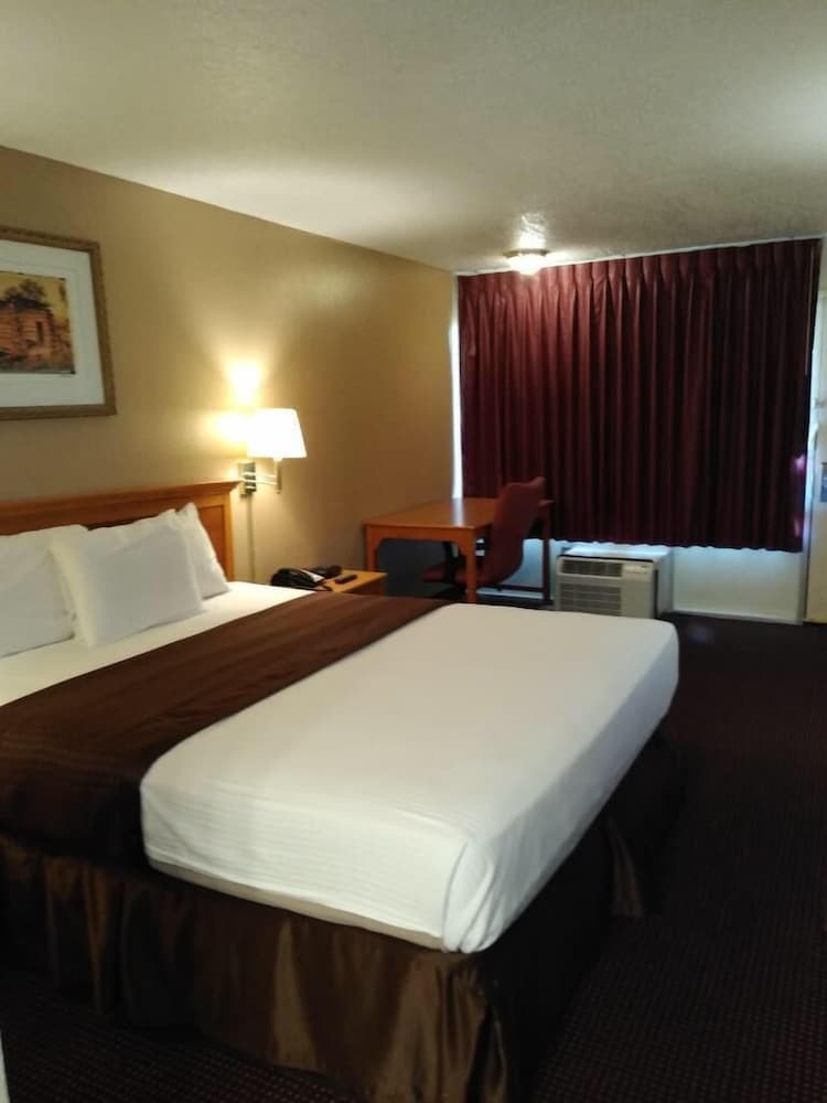 Knights Inn San Antonio near Frost Bank Center