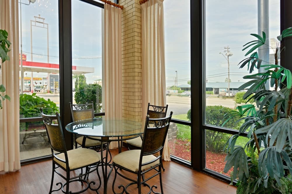 Econo Lodge Springfield I-44