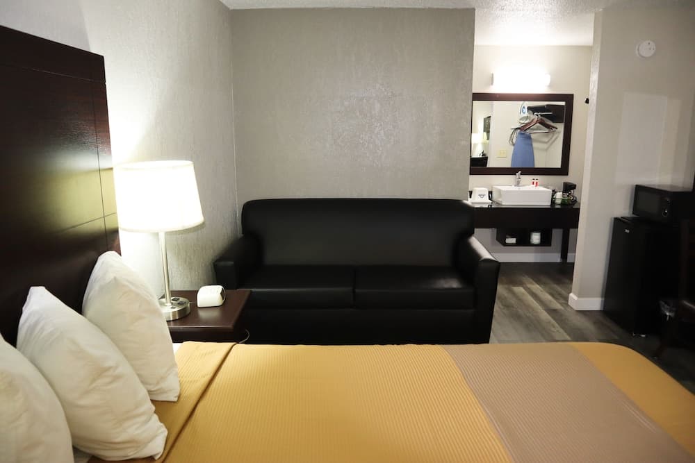 Days Inn by Wyndham Moulton