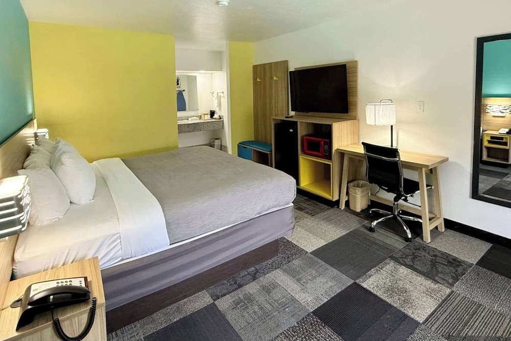 Days Inn by Wyndham Eglin AFB