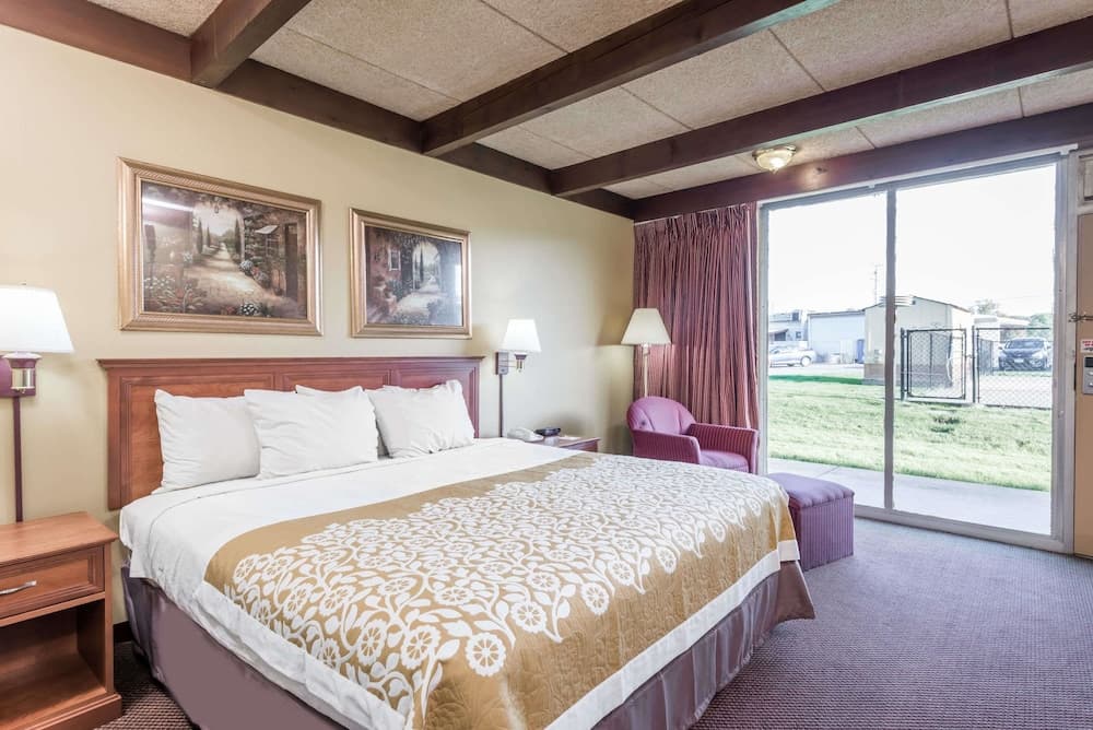 Days Inn by Wyndham Niles