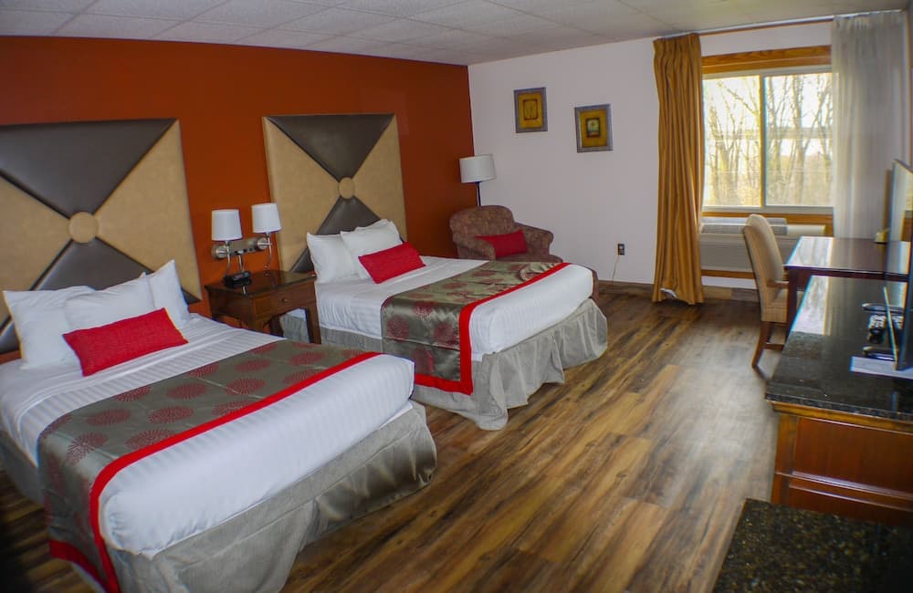 Ramada by Wyndham Albert Lea