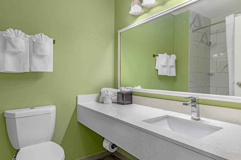 Quality Inn & Suites Plano East - Richardson