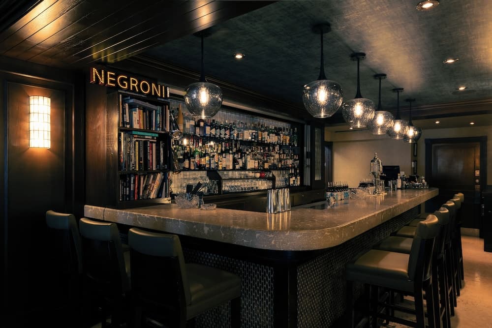 Chateau Victoria Hotel and Suites