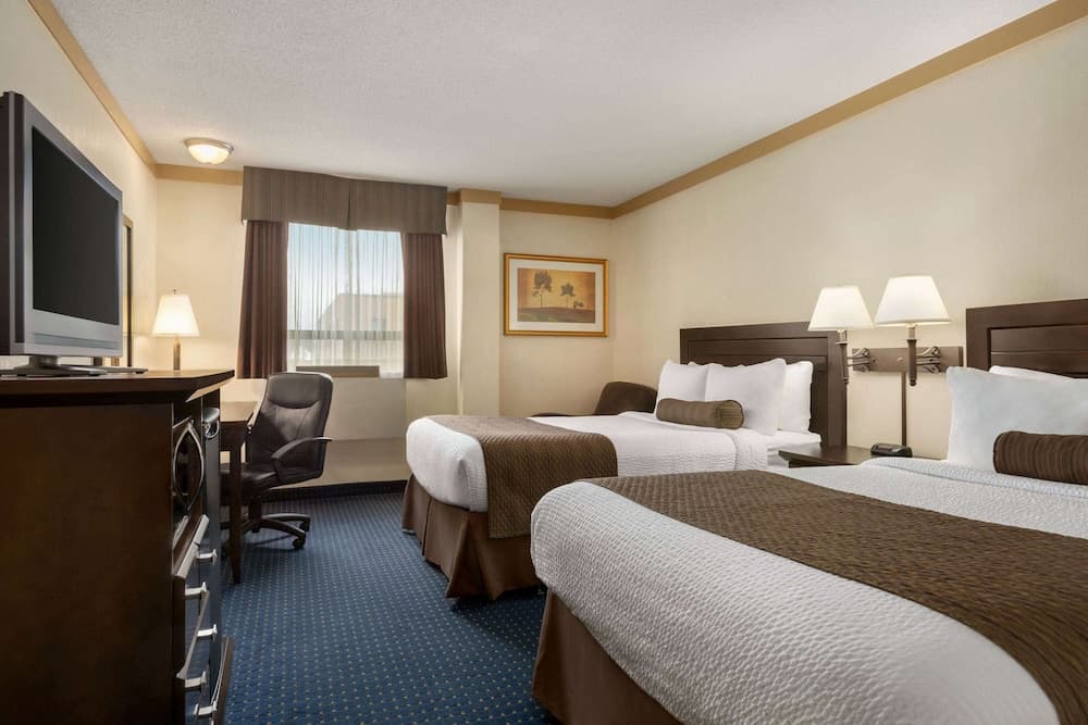 Days Inn & Suites by Wyndham Sault Ste. Marie ON