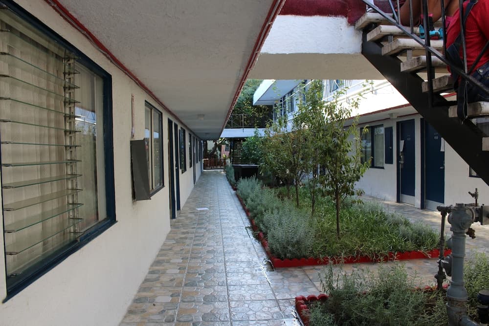 Los Angeles Adventurer All Suite Hotel at LAX