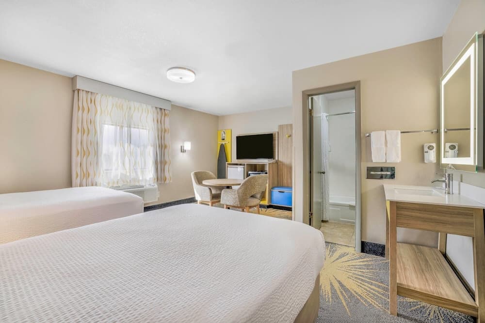 Days Inn by Wyndham Cortez