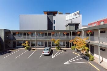 The Grove West Seattle Inn