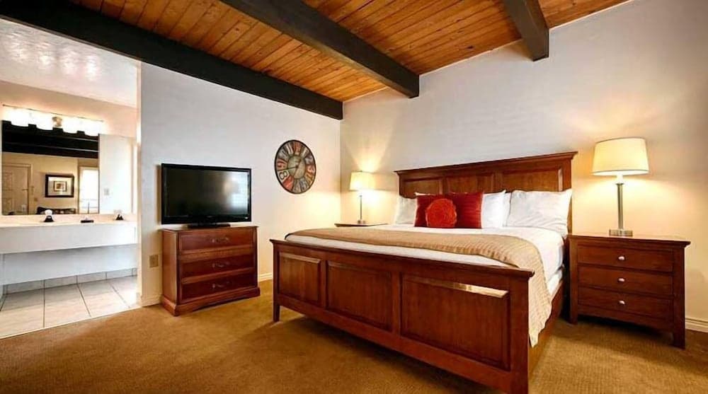 Econo Lodge Inn & Suites Vernal near Dinosaur Monument