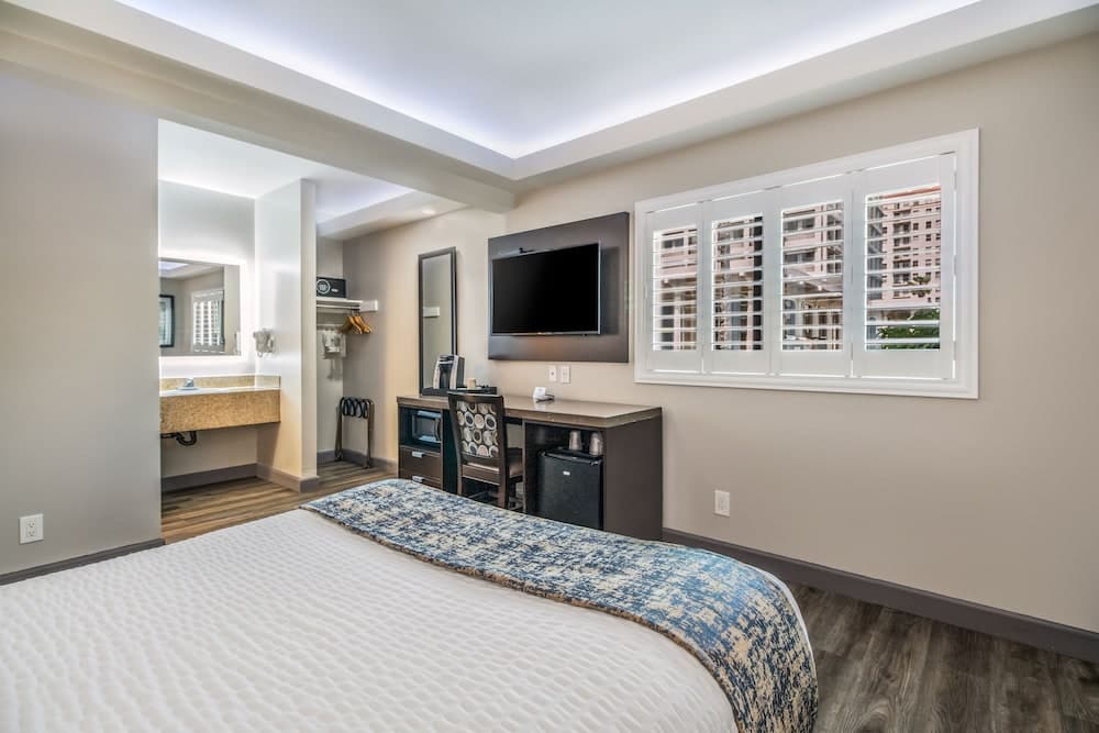 Inn at 50 at Long Beach Convention Center