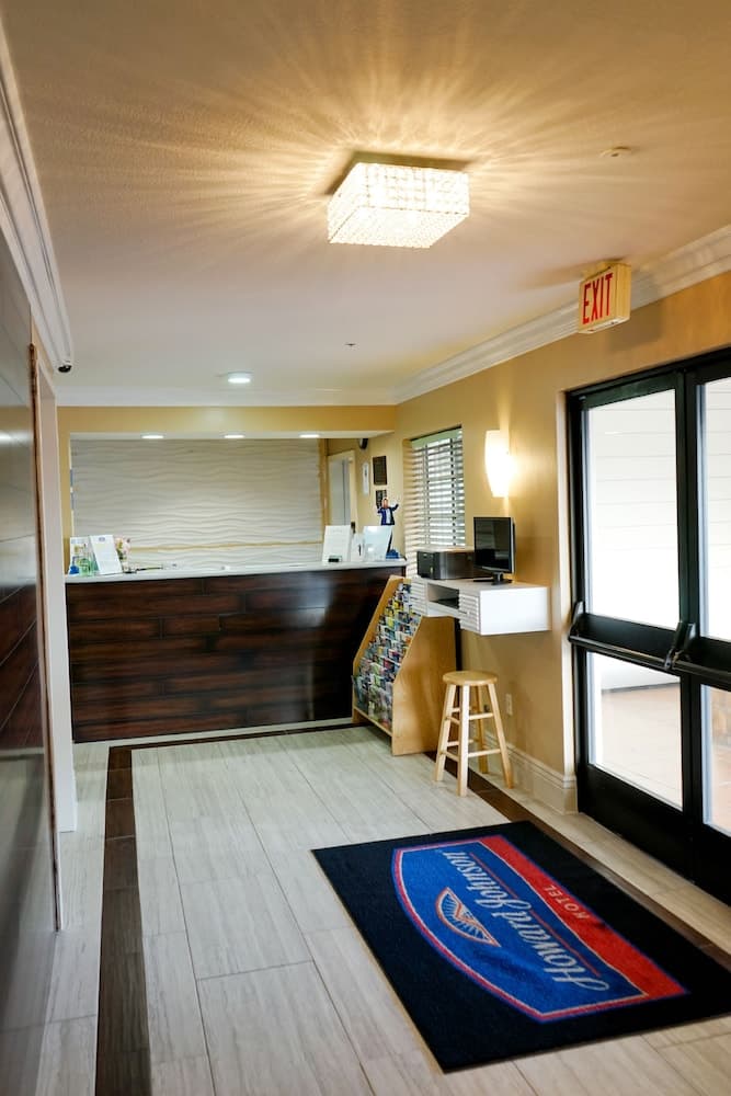 Howard Johnson by Wyndham Salinas