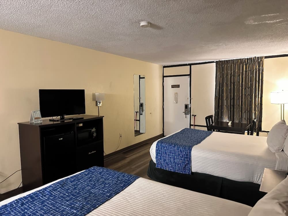 Travelodge by Wyndham Clarksville