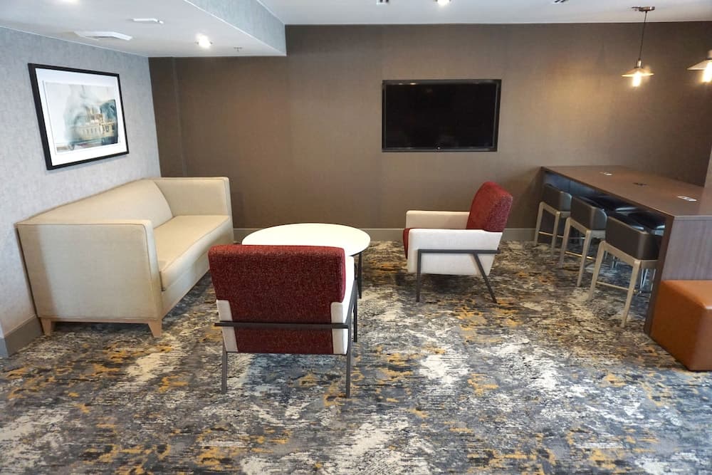 DoubleTree by Hilton St. Louis Airport