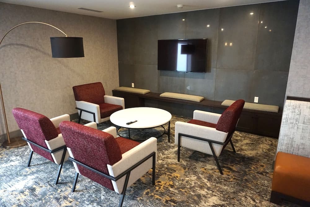 DoubleTree by Hilton St. Louis Airport