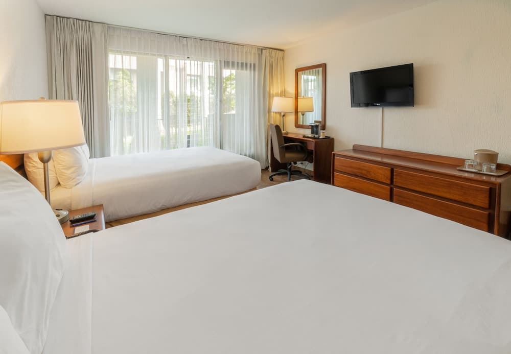 Irazu Hotel & Studios