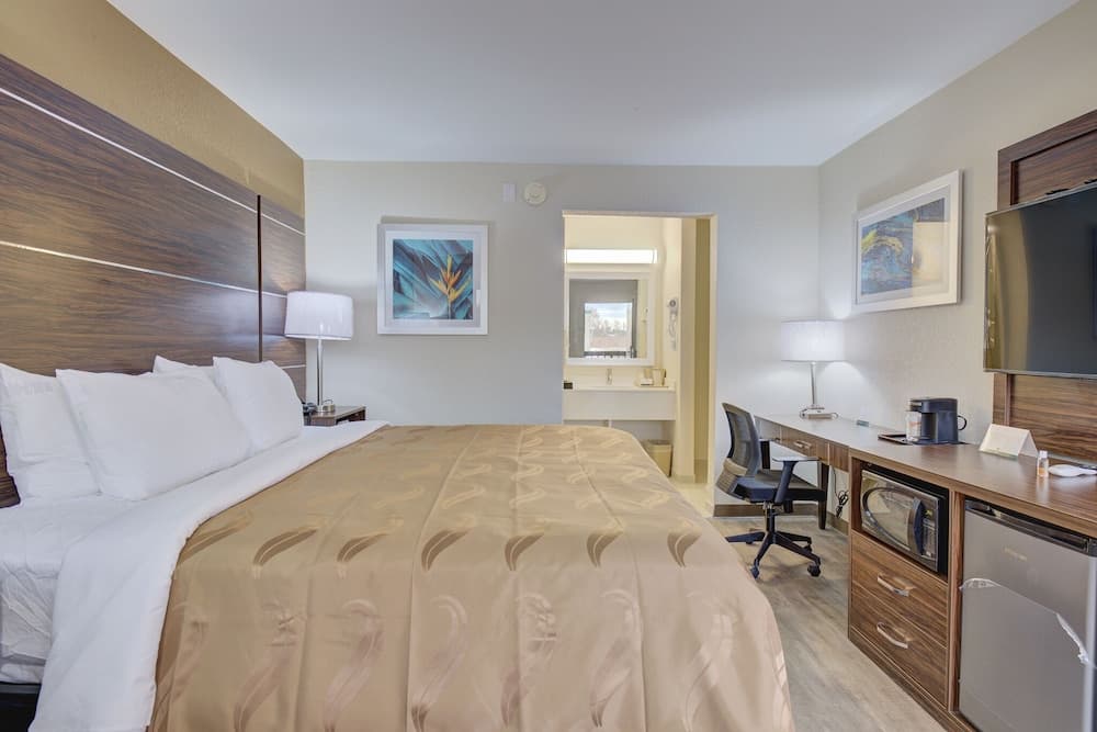 Quality Inn & Suites Suffolk West