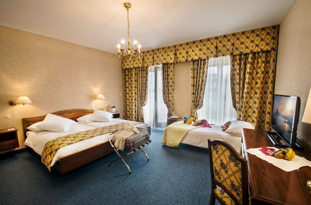 International au Lac Historic Lakeside Hotel