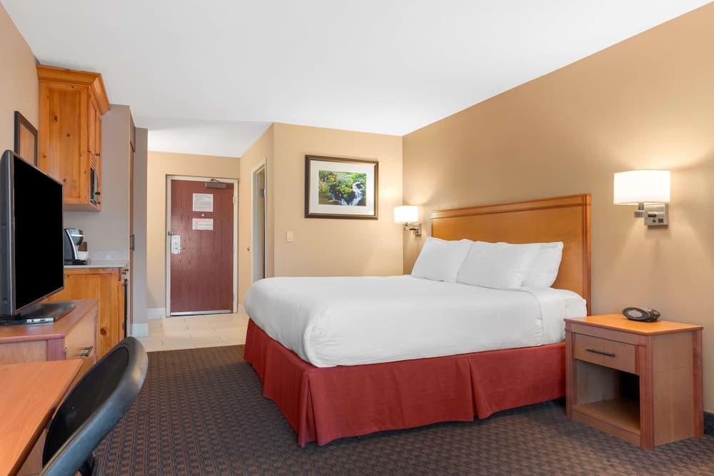 Best Western Plus Olympic Inn