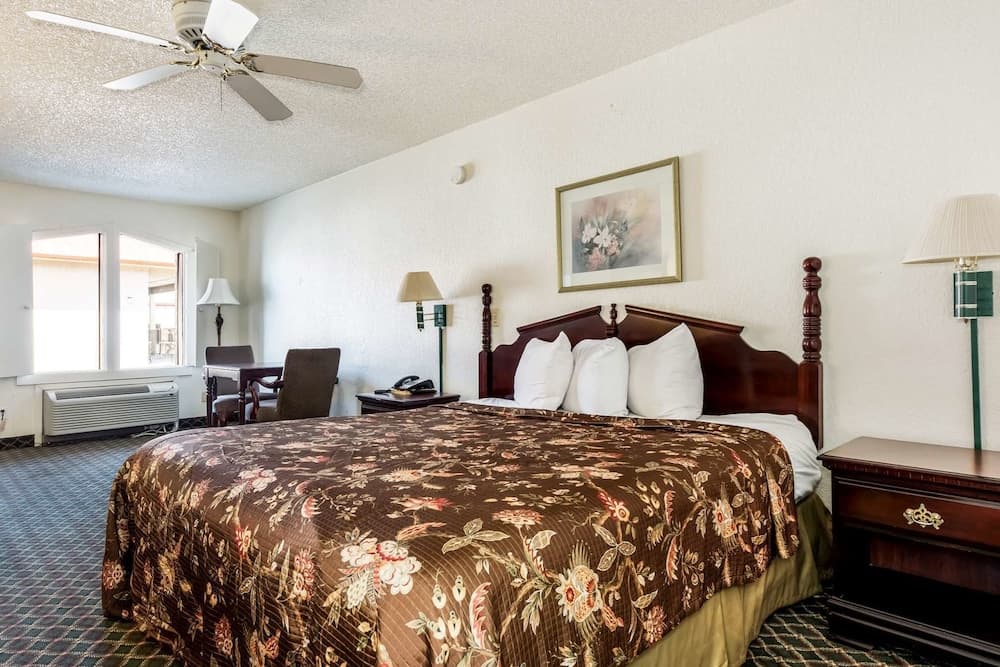 Americas Best Value Inn Paris