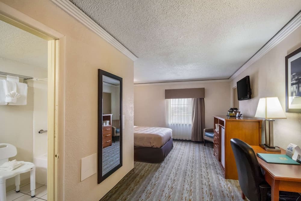 Quality Inn & Suites Kansas City - Independence I-70 East