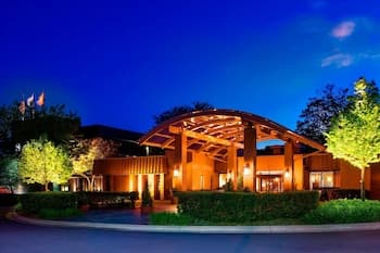 Sheraton Milwaukee Brookfield Hotel