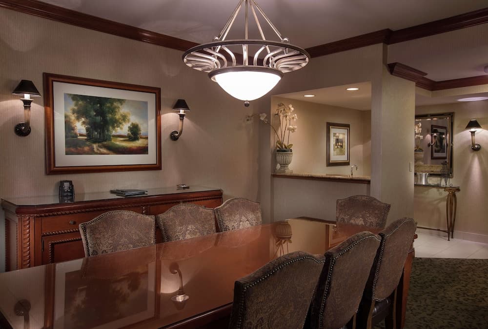 DoubleTree by Hilton Lisle Naperville