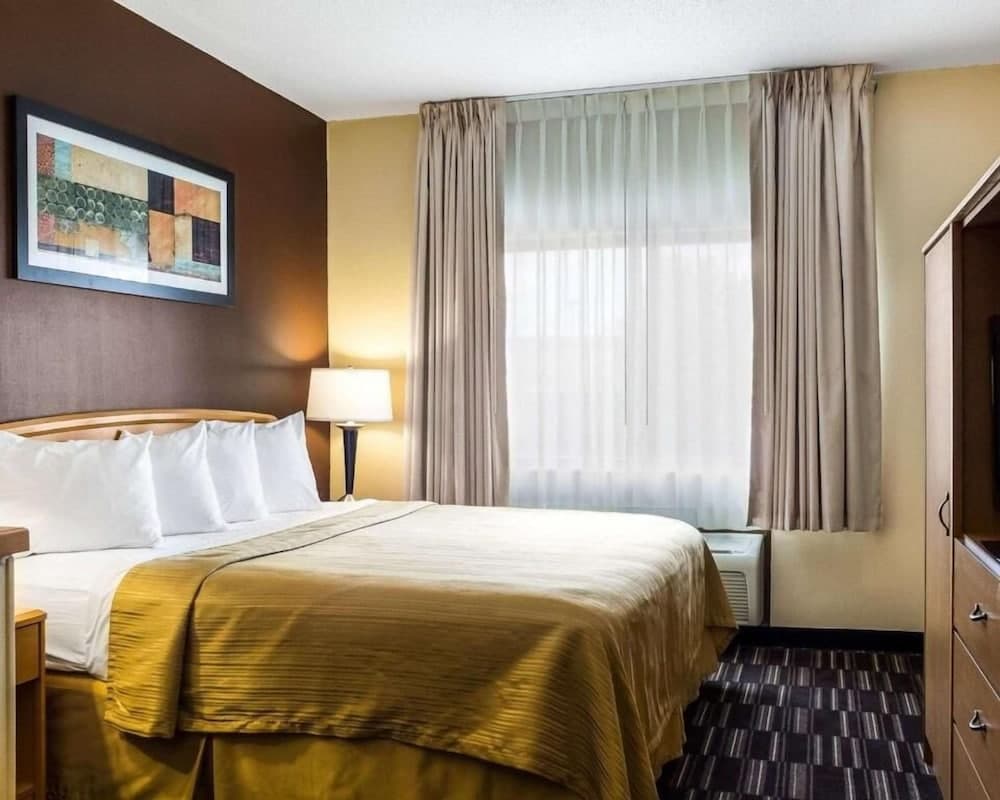 Quality Suites Near West Acres