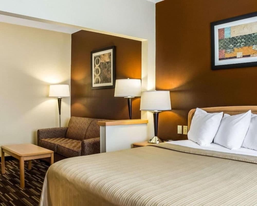 Quality Suites Near West Acres