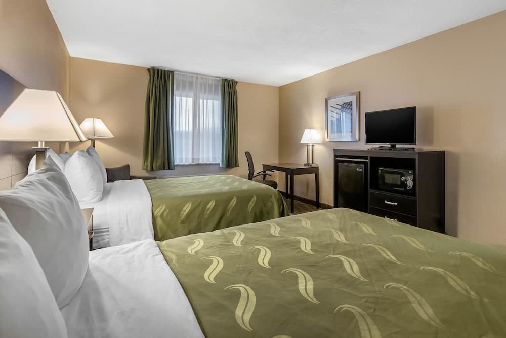 Quality Inn & Suites Des Moines - Merle Hay Road