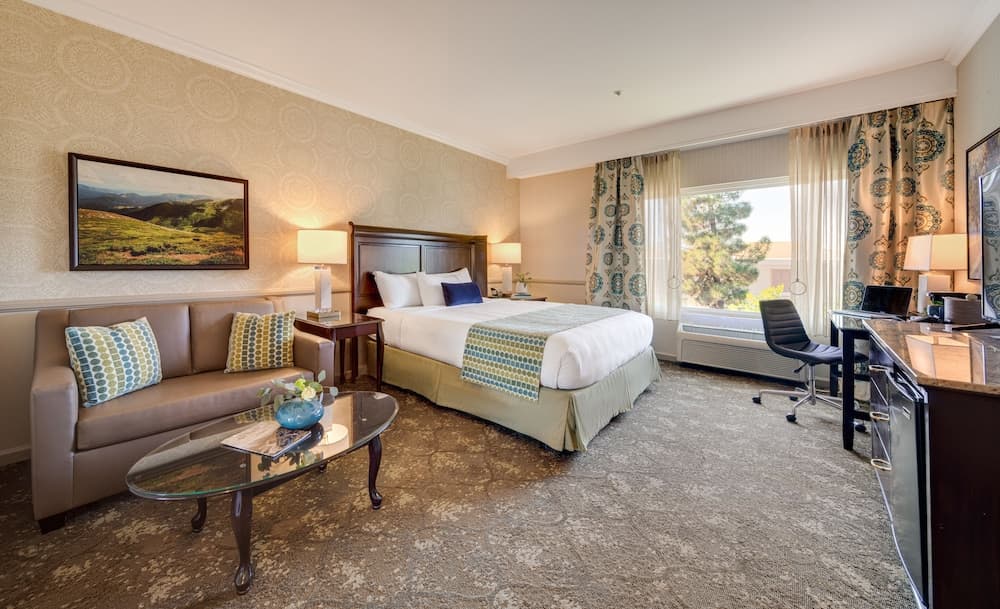 Ayres Hotel Corona – Riverside