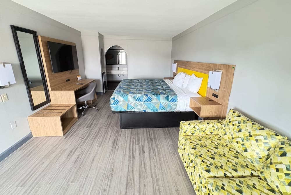 Days Inn by Wyndham Gonzales