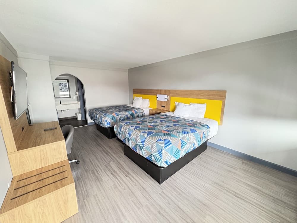 Days Inn by Wyndham Gonzales