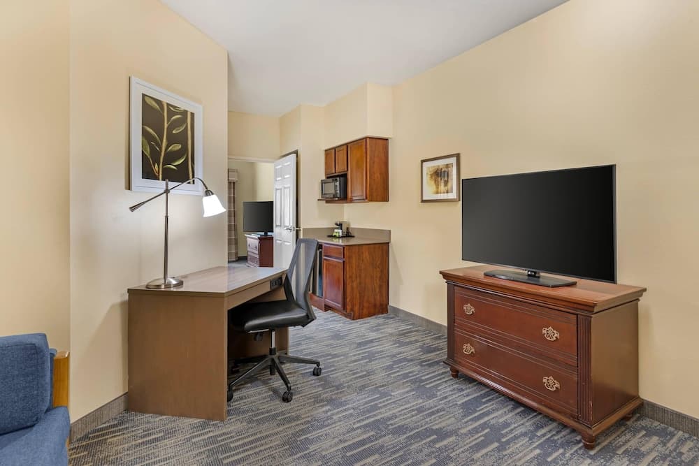 Country Inn & Suites by Radisson, Des Moines West, IA