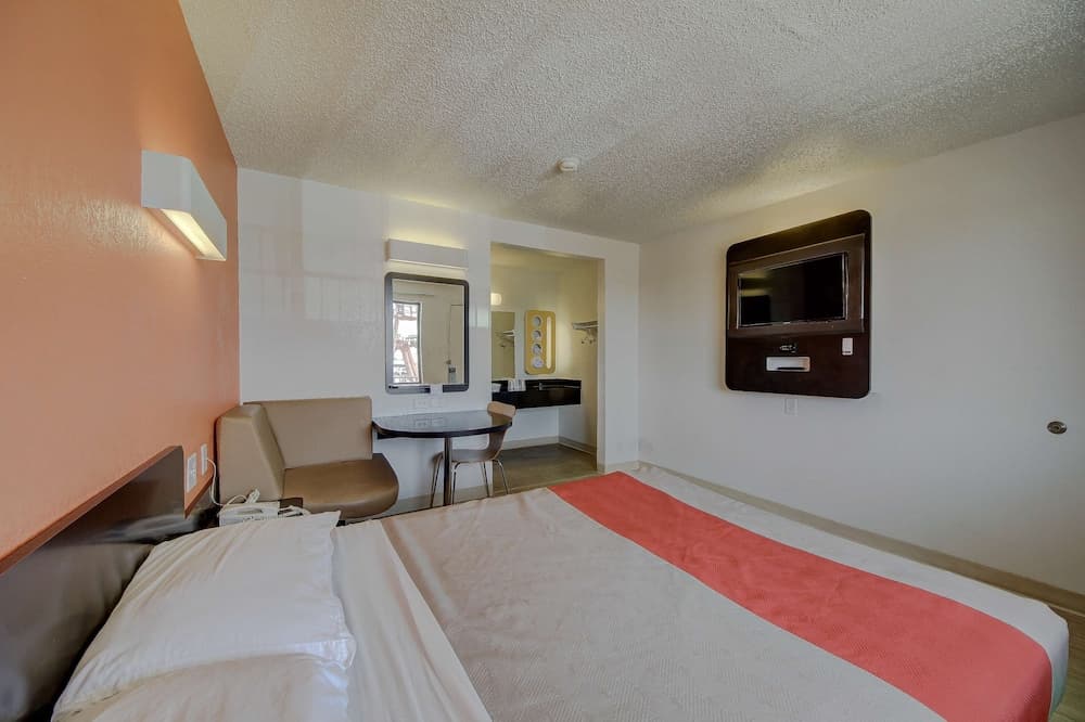 Motel 6 San Antonio, TX - Fort Sam Houston