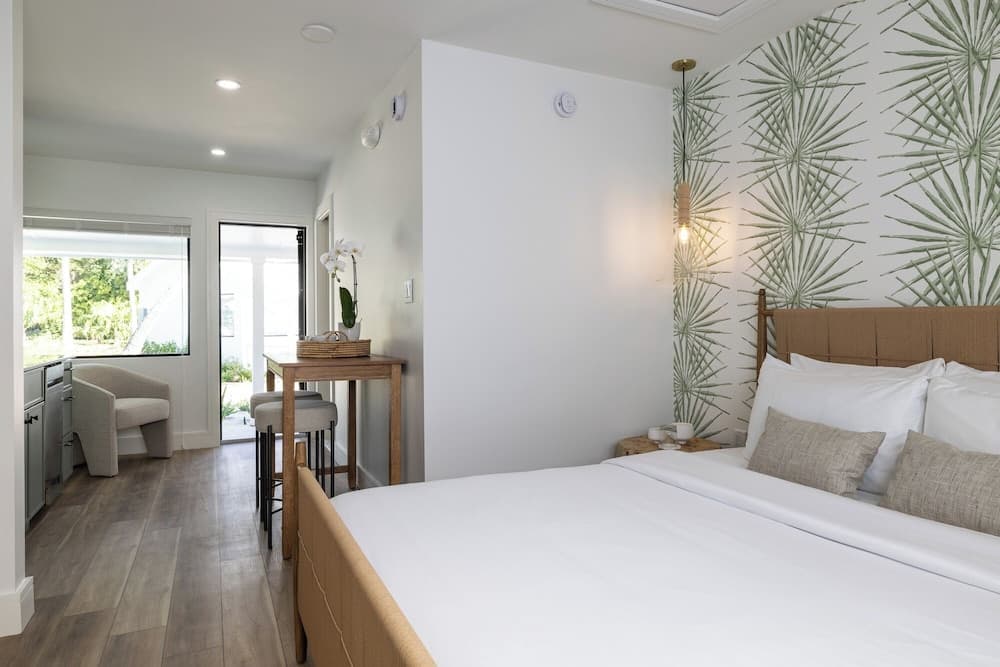 Pines & Palms Resort