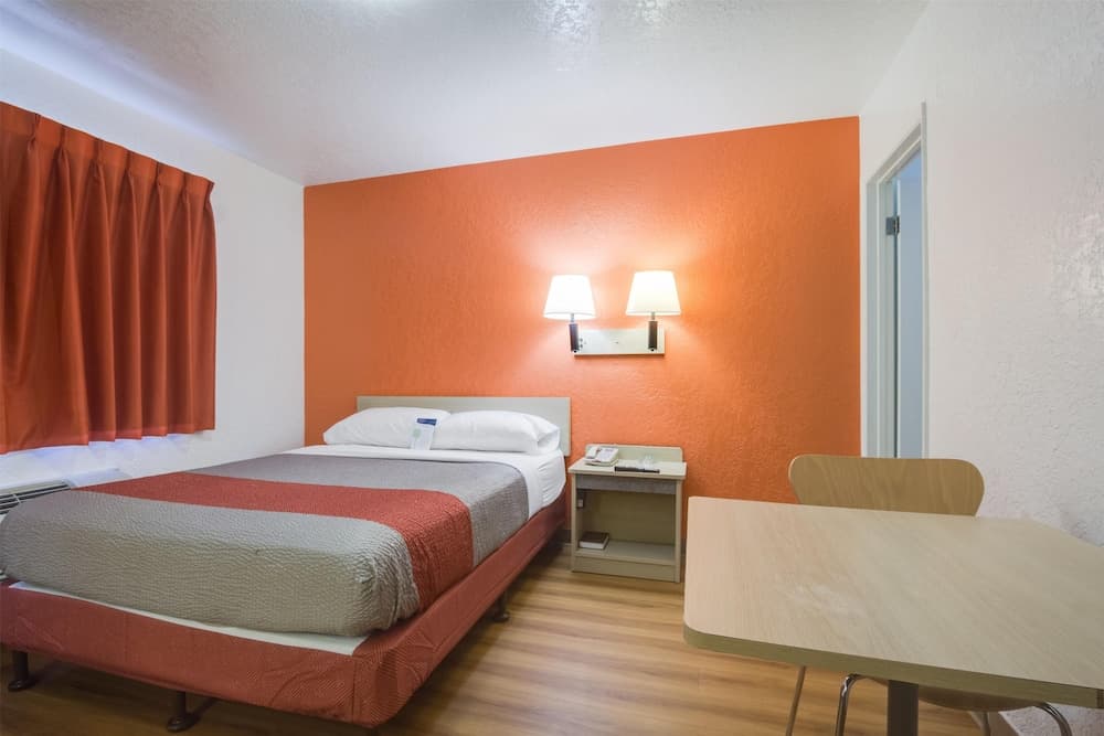 Motel 6 – Lakewood, CO