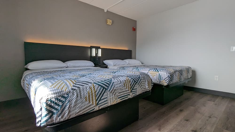 Motel 6 Leominster, MA