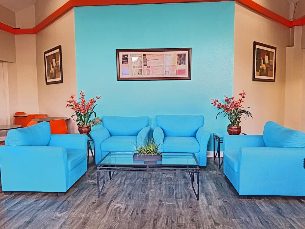 Howard Johnson by Wyndham Houston Hobby Airport