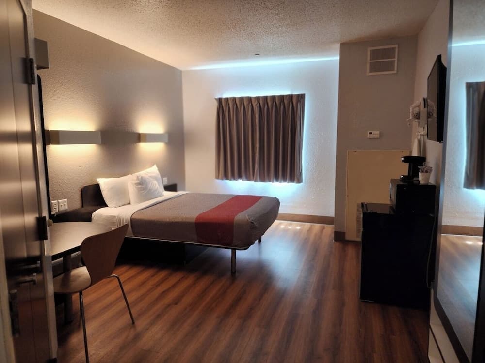 Motel 6 Biloxi, MS - Beach